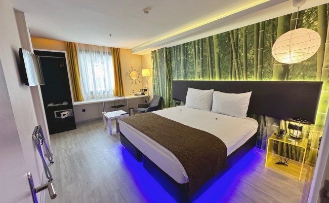 DELUXE SUITE